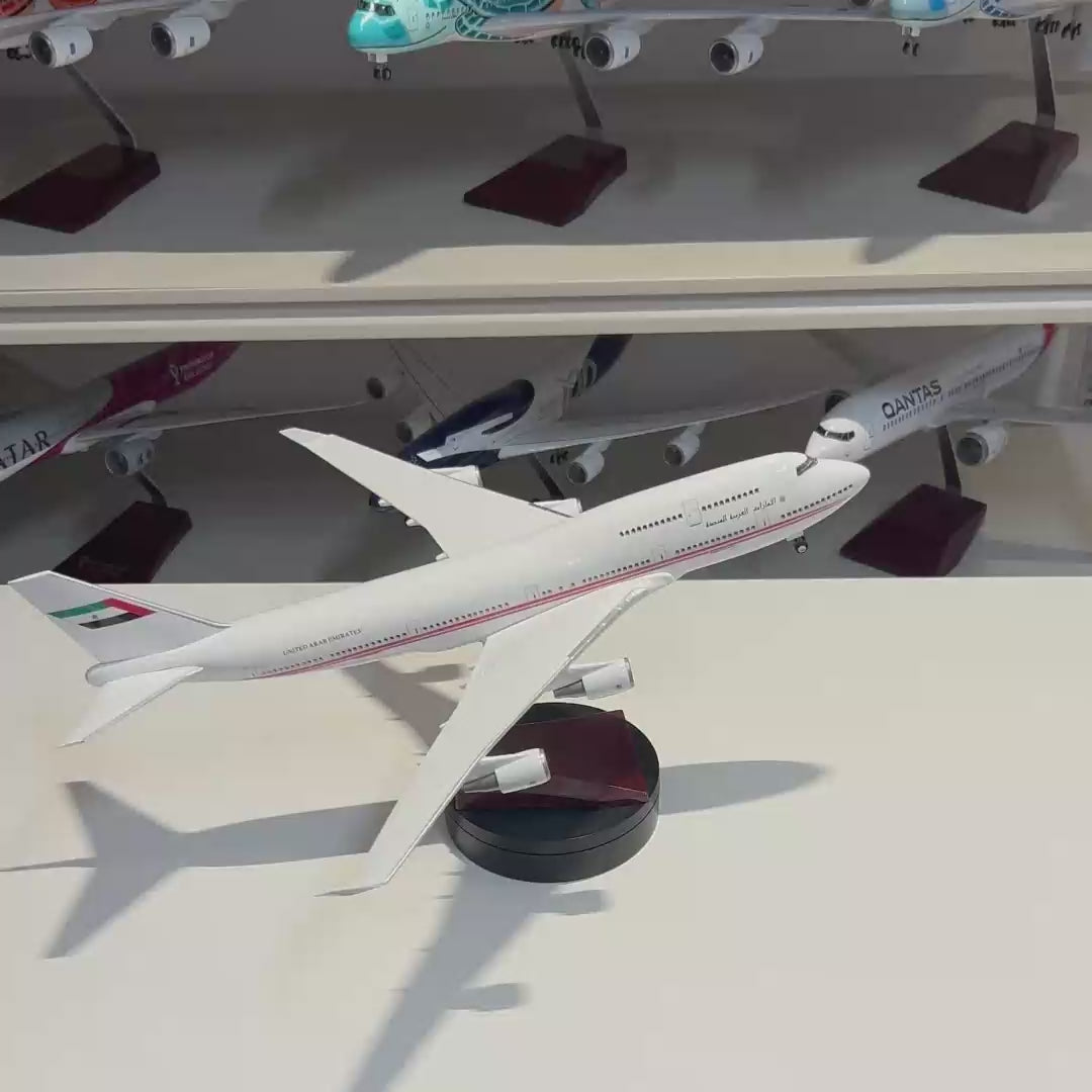 Video laden: Präsidentenflug der VAE – Boeing 747 – Modell im Maßstab 1:150