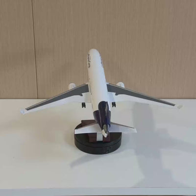 Lufthansa McDonnell Douglas MD-11 1:130 Scale Model