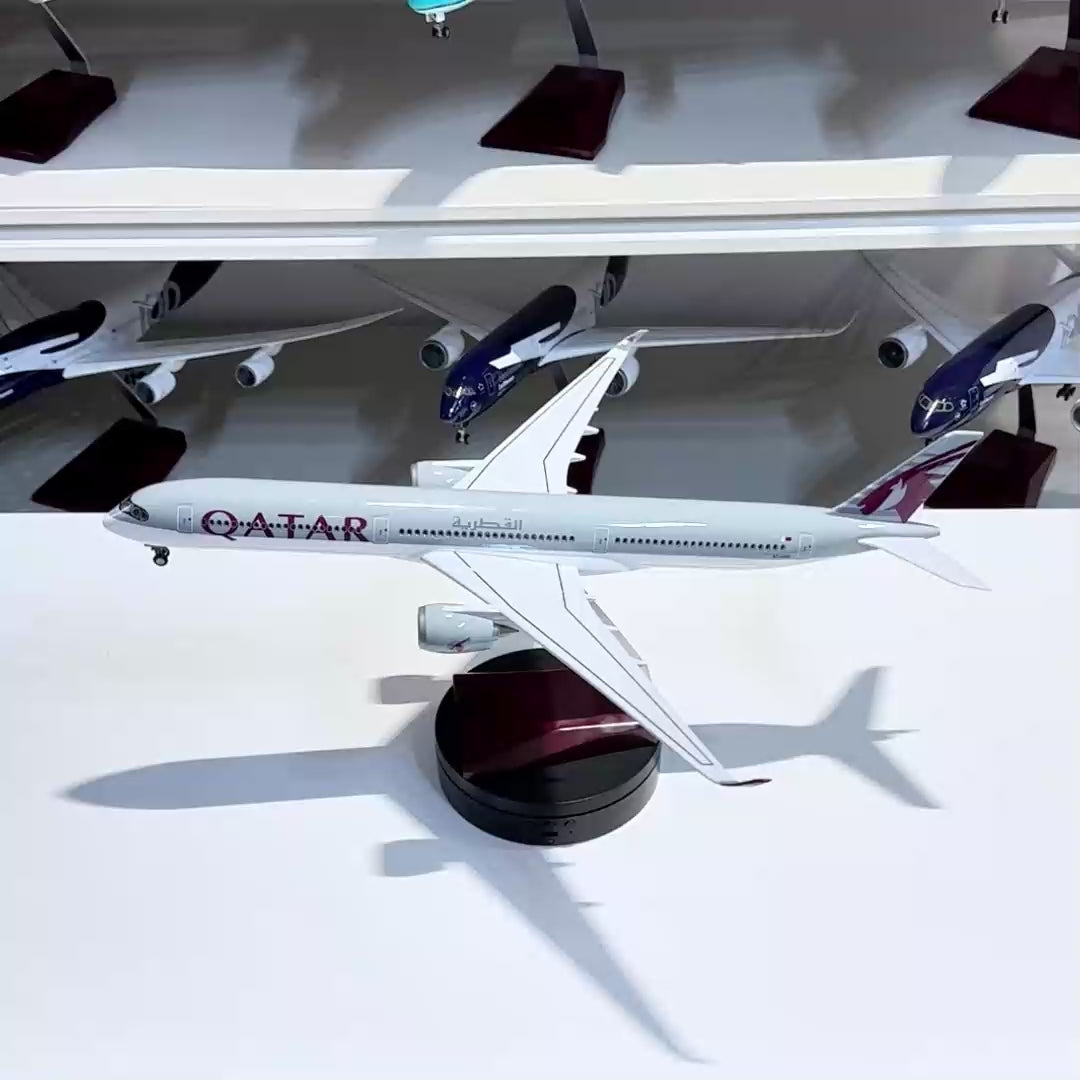 Load video: Qatar Airways Airbus A350-1000 1:157 Scale Model
