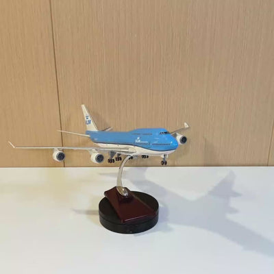 مجسم بوينغ 747-400 التابعة للخطوط الجوية الملكية الهولندية KLM بمقياس 1:150