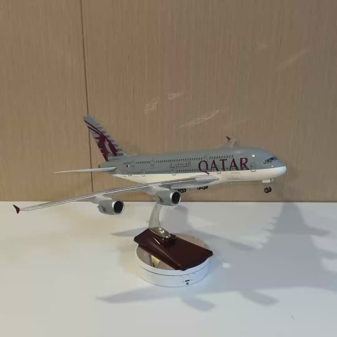 Načíst video: Model Qatar Airways Airbus A380 v měřítku 1:160