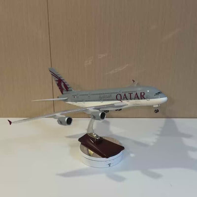 Model Qatar Airways Airbus A380 v měřítku 1:160