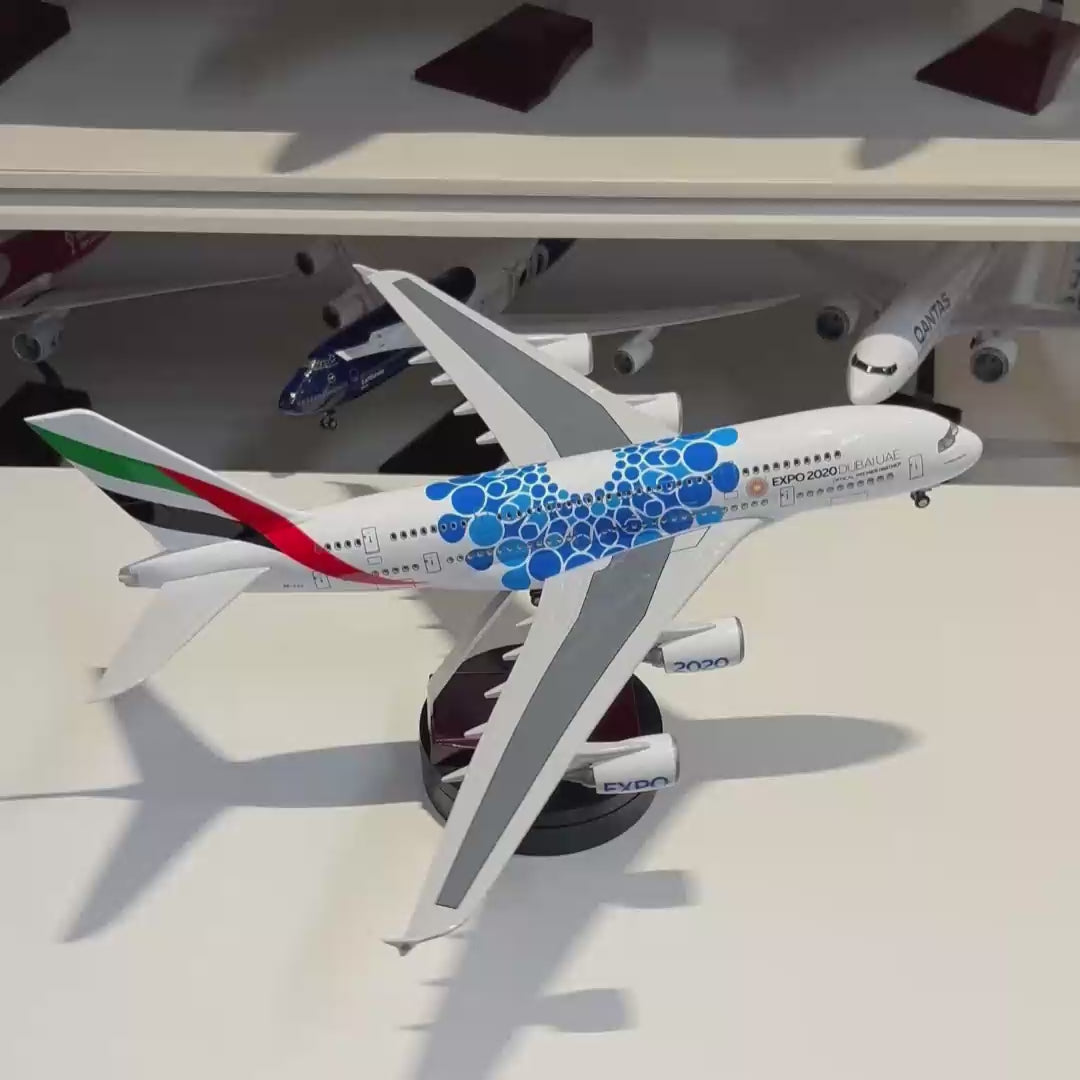 Video laden: Emirates Airbus A380 Expo 2020 Edition – Modell im Maßstab 1:160