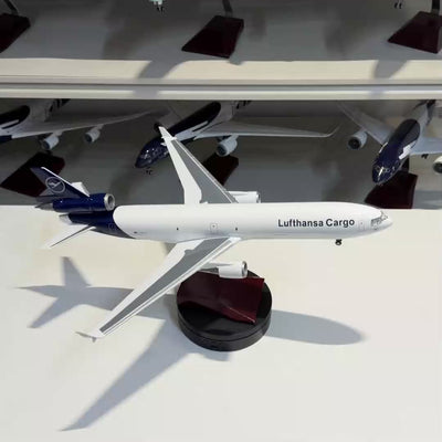 Lufthansa McDonnell Douglas MD-11 1:130 Scale Model