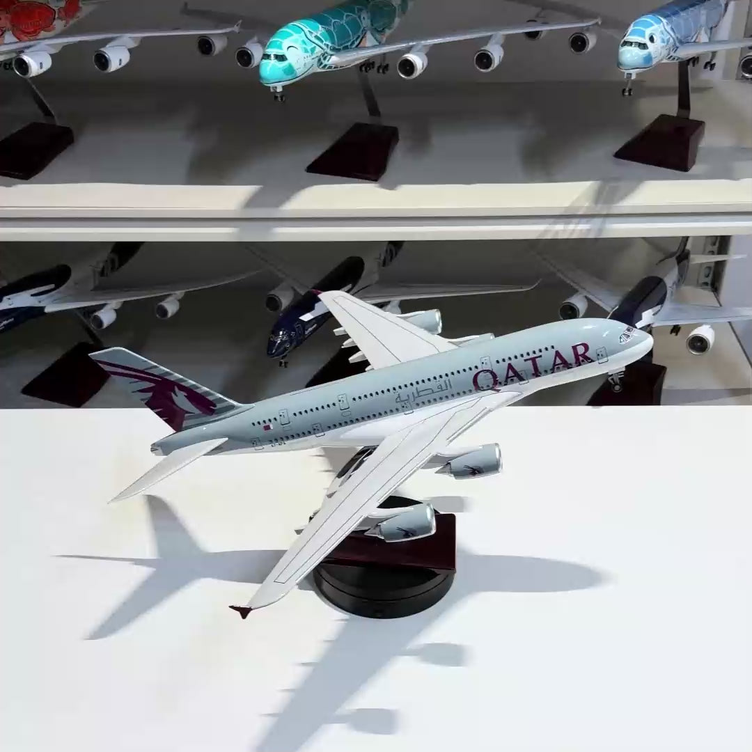 Načíst video: Model Qatar Airways Airbus A380 v měřítku 1:160